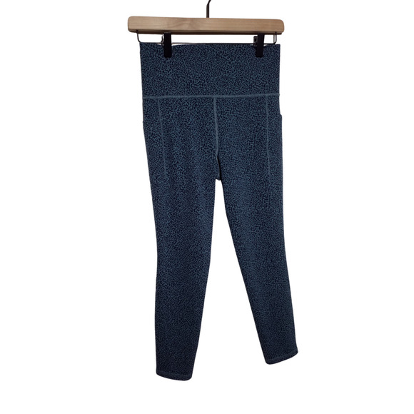 Athleta Salutation Stash Pocket Capri Leggings Blue Leopard Print Size Small - Picture 1 of 7